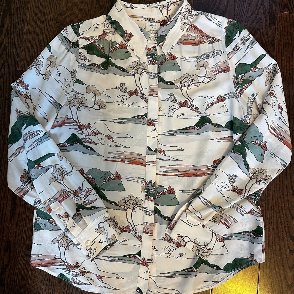 Gorgeous patterned 100% Aritzia silk shirt
